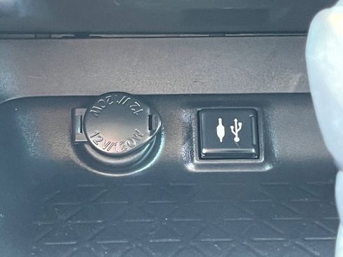 Used 2019 Toyota RAV4 XLE w/ Carpet Mat Package FWD image 23
