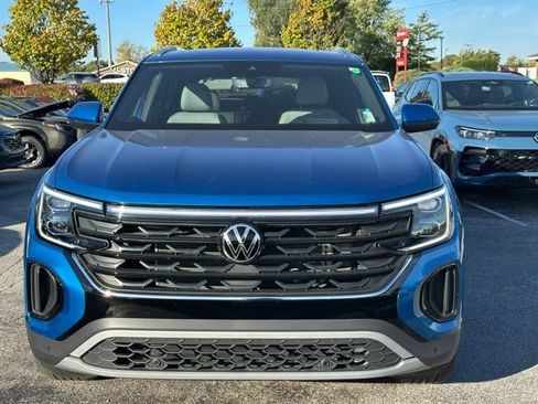 Used 2024 Volkswagen Atlas Cross Sport SEL image 2