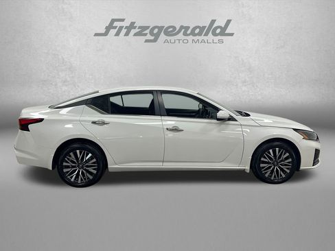 Used 2023 Nissan Altima 2.5 SV image 4