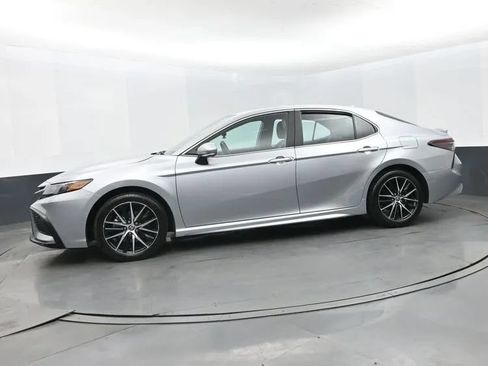 Used 2024 Toyota Camry SE FWD image 5