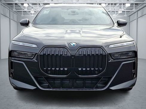 New 2025 BMW 750e xDrive 750e xDrive w/ Executive Package image 2