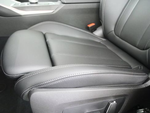 Used 2026 BMW 330i Sedan w/ M Sport Package RWD image 9