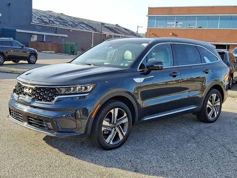 Used 2023 Kia Sorento EX image 3