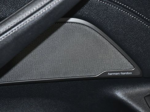 Used 2023 BMW 530i xDrive w/ Premium Package image 13