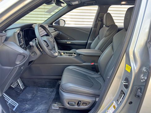 Used 2025 Lexus TX 500h AWD image 16