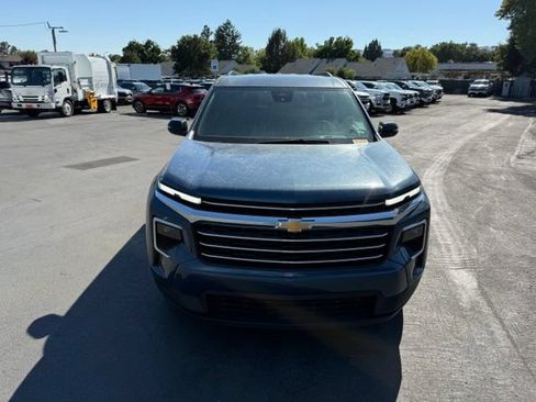 Used 2025 Chevrolet Traverse LT AWD/4WD image 4