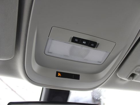 Used 2018 GMC Canyon 2WD Crew Cab w/ Convenience Package image 17