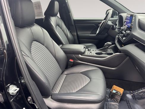 Used 2023 Toyota Highlander XSE image 15