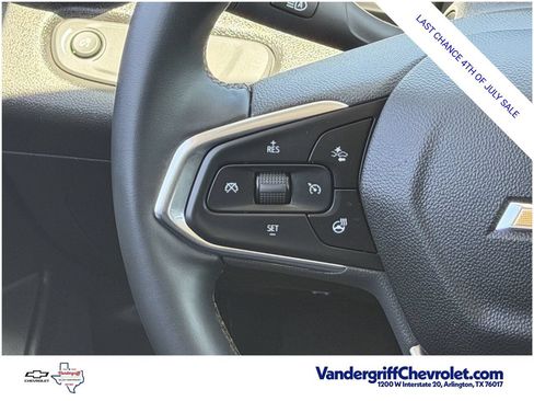 Used 2025 Chevrolet Trax LT w/ LT Convenience Package FWD image 13