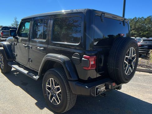 New 2026 Jeep Wrangler Unlimited Sahara AWD/4WD image 10
