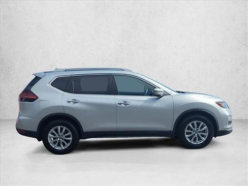 Used 2020 Nissan Rogue SV image 4