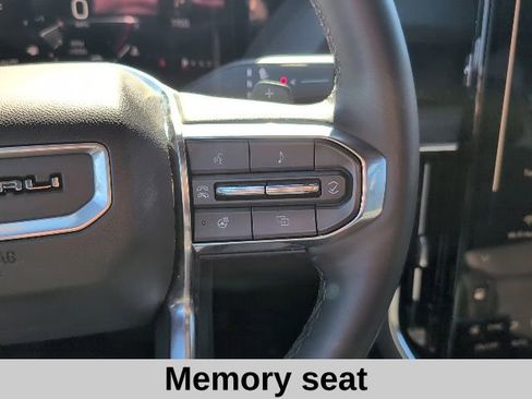 Used 2025 GMC Yukon XL Denali image 8