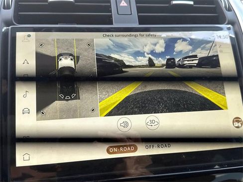 New 2025 Land Rover Discovery Dynamic SE image 22