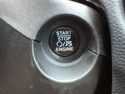 Used 2019 Jeep Compass Latitude FWD image 24