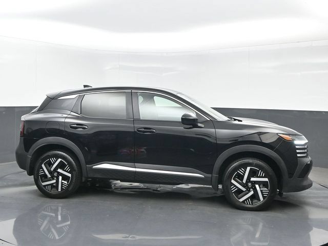 Used 2025 Nissan Kicks SV w/ Charging Package FWD image 7