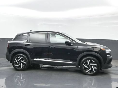 Used 2025 Nissan Kicks SV w/ Charging Package FWD image 7