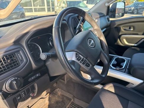 Used 2024 Nissan Titan SV w/ SV Convenience Package AWD/4WD image 12