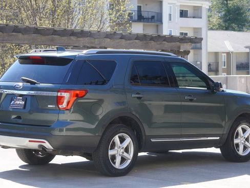 Used 2016 Ford Explorer XLT w/ Equipment Group 202A AWD/4WD image 18