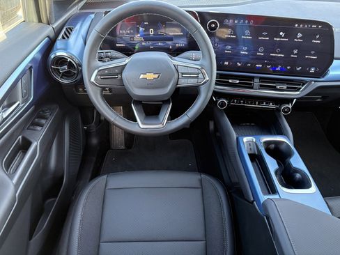 New 2026 Chevrolet Equinox EV LT w/ LPO, Blackout Package image 14