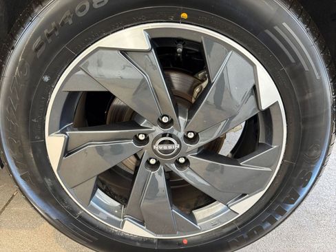 Used 2025 Nissan Rogue SV image 31