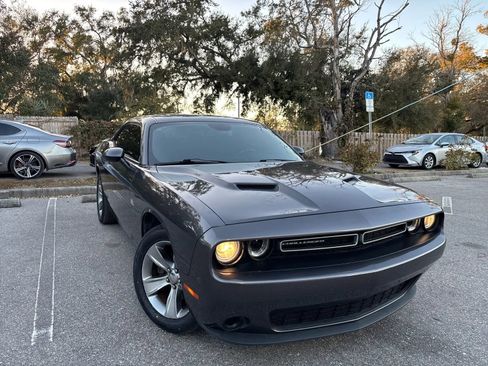 Used 2019 Dodge Challenger SXT image 4