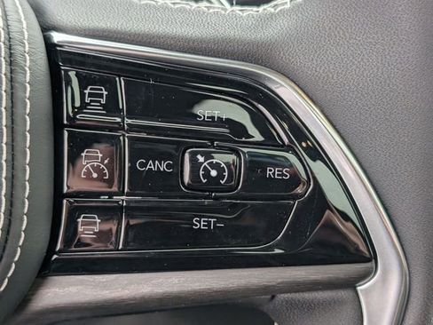 New 2025 Jeep Grand Cherokee Overland w/ Luxury Tech Group IV image 17