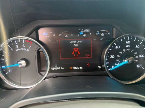 Used 2018 Ford Expedition Limited w/ Equipment Group 302A AWD/4WD image 5