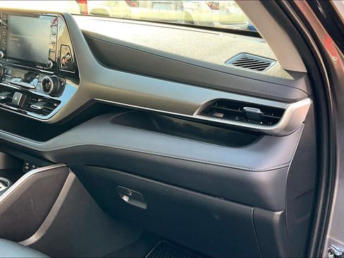 Certified 2022 Toyota Highlander XLE image 17