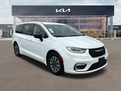 Used 2024 Chrysler Pacifica Limited