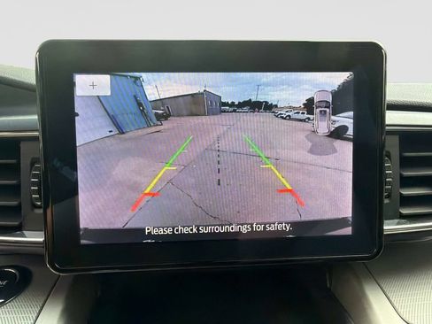 Used 2022 Ford Explorer XLT w/ Equipment Group 202A AWD/4WD image 25