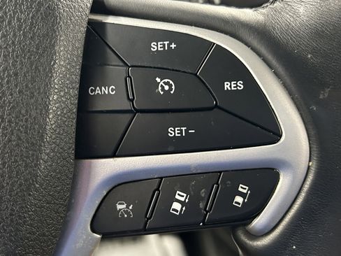 Used 2018 Jeep Cherokee Overland w/ Technology Group image 23