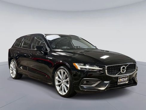 Used 2020 Volvo V60 T5 Momentum FWD image 9
