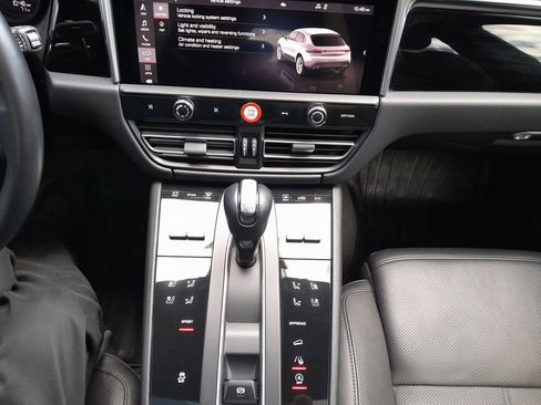 Used 2022 Porsche Macan image 26