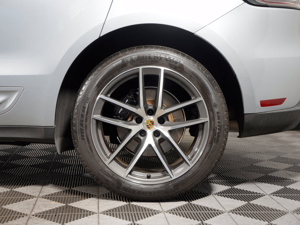 Certified 2025 Porsche Macan w/ Premium Package Plus AWD/4WD image 14