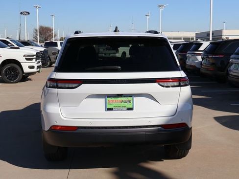 New 2026 Jeep Grand Cherokee Altitude image 6