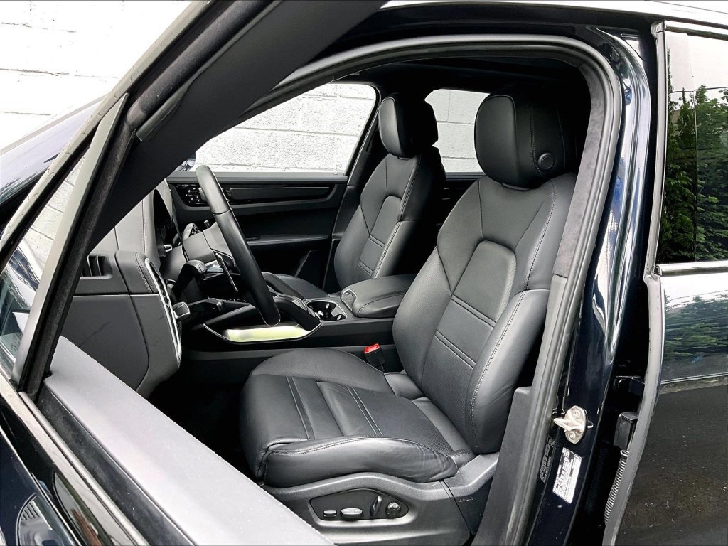 Used 2023 Porsche Cayenne Turbo AWD/4WD image 5