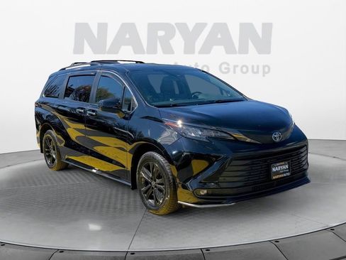 Used 2024 Toyota Sienna XLE Woodland Edition image 1