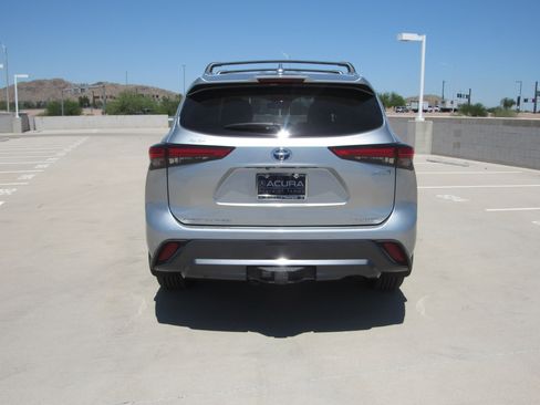 Used 2021 Toyota Highlander Limited AWD/4WD image 7