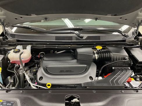 Used 2025 Chrysler Pacifica Limited w/ Uconnect Theater Family Group AWD/4WD image 10