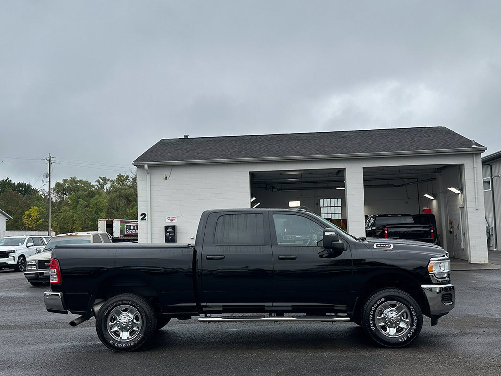 Used 2024 RAM 2500 Tradesman w/ Chrome Appearance Group AWD/4WD image 9