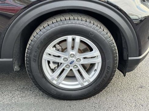 Used 2022 Ford Explorer XLT w/ Equipment Group 202A image 26