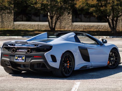 Used 2016 McLaren 675LT Spider image 11