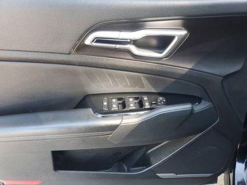 Used 2023 Kia Sportage EX image 18