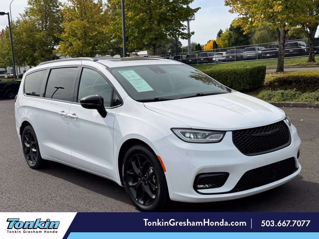 Used 2025 Chrysler Pacifica Limited FWD image 1