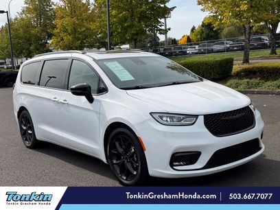 Used 2025 Chrysler Pacifica Limited