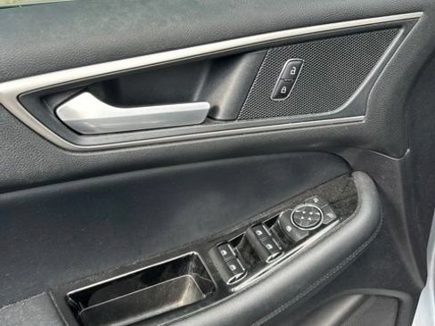 Used 2020 Ford Edge SEL FWD image 16