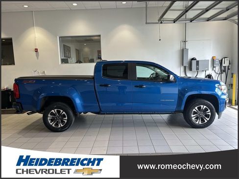 Used 2022 Chevrolet Colorado Z71 AWD/4WD image 2