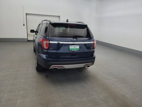 Used 2017 Ford Explorer XLT w/ Equipment Group 202A AWD/4WD image 6