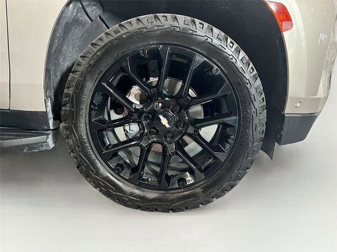 Used 2024 Chevrolet Tahoe High Country w/ Advanced Technology Package AWD/4WD image 39