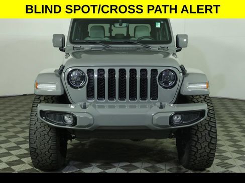 Used 2023 Jeep Gladiator Overland AWD/4WD image 12